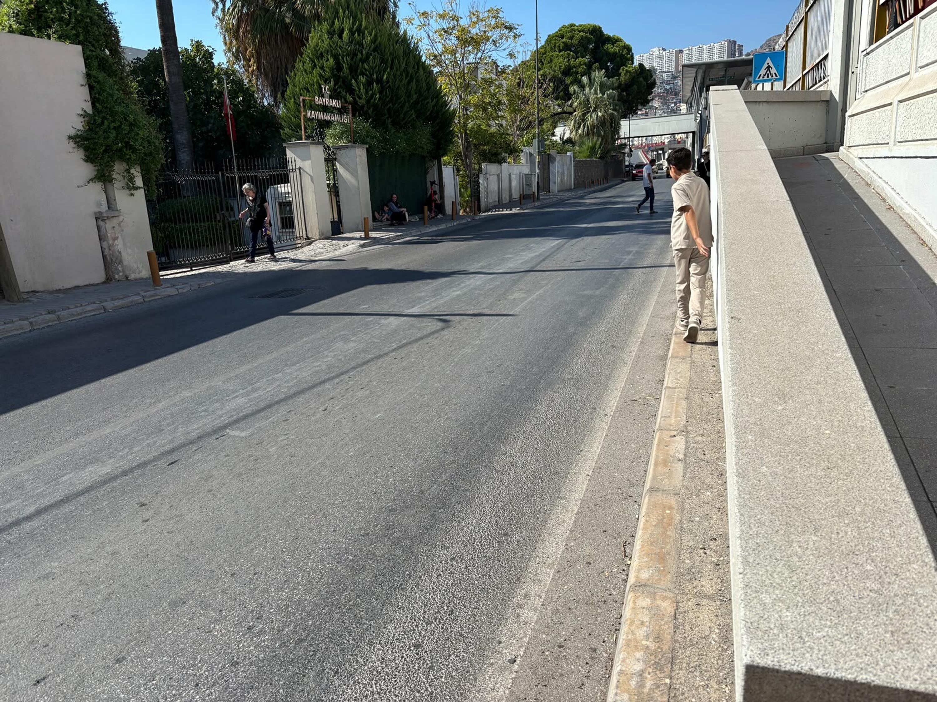 İzmir'deki cadde tehlike saçıyor