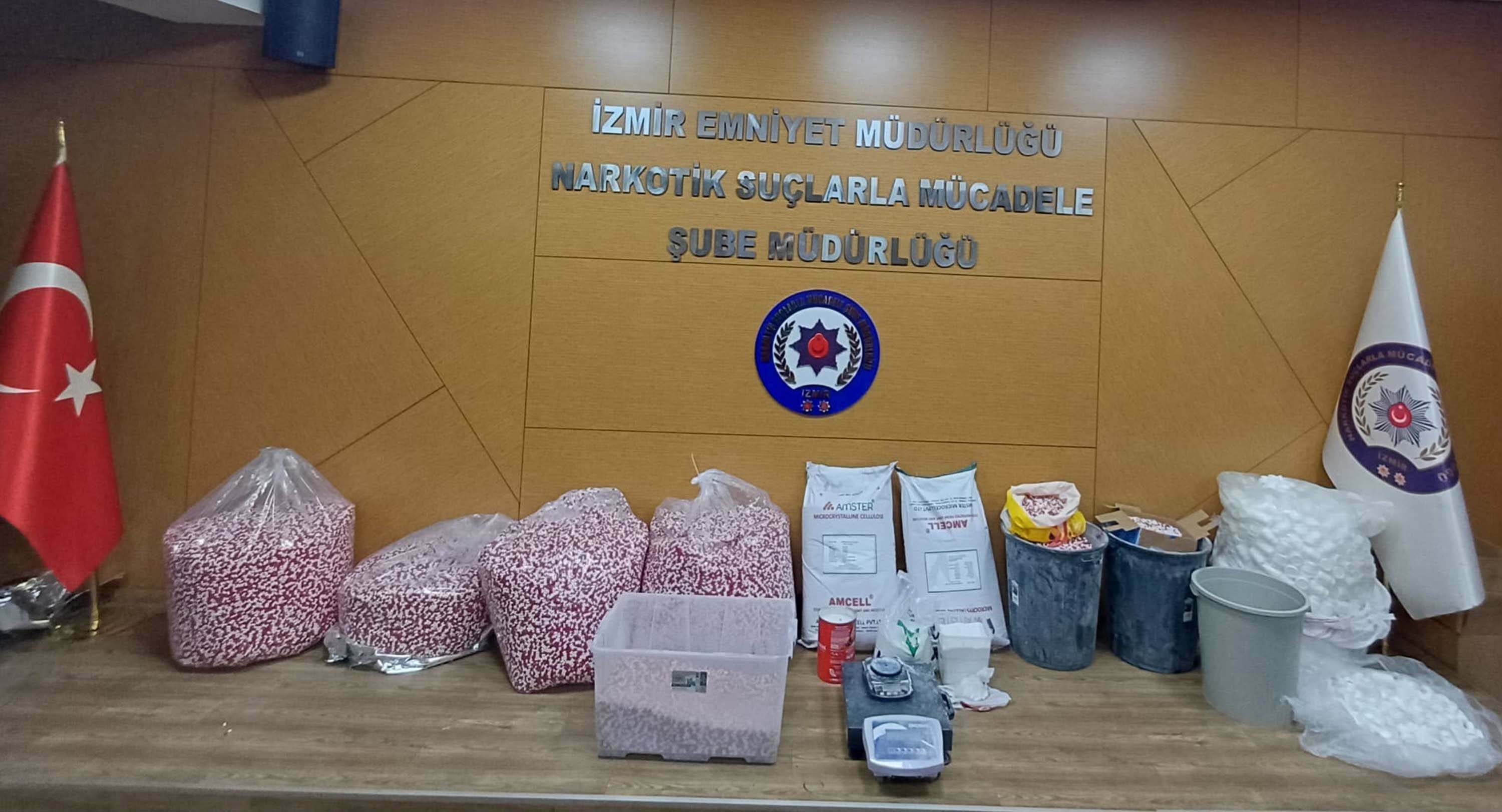 İzmir'de uyuşturucu imalathanesine operasyon. 2 kişi tutuklandı