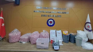 İzmir'de uyuşturucu imalathanesine operasyon. 2 kişi tutuklandı