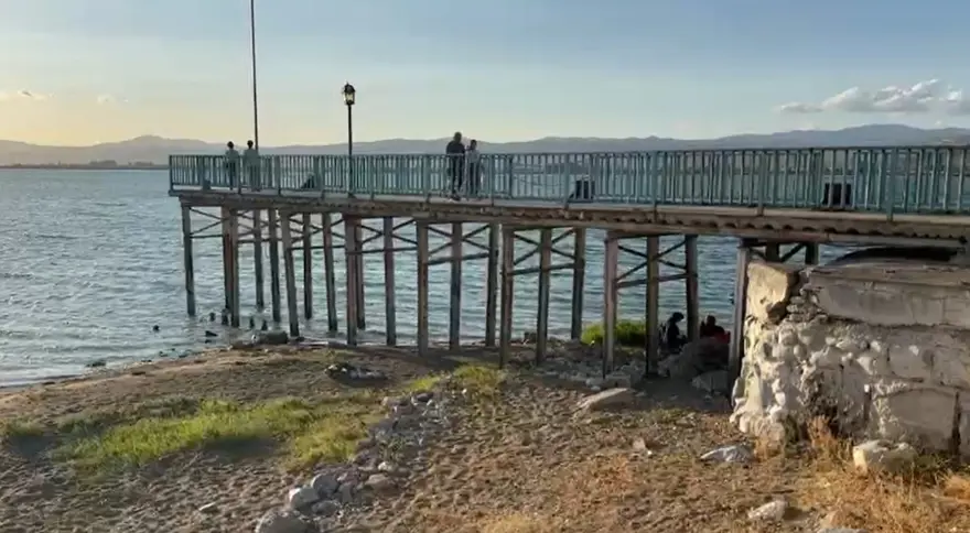 Eskiden balık tutuluyordu. Şimdi çocuklar futbol oynuyor 1