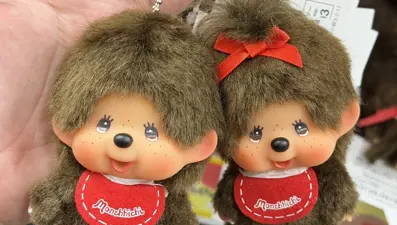 Labubu'dan sonra Monchhichi. Çilli yüzlü bebekler neden seviliyor?