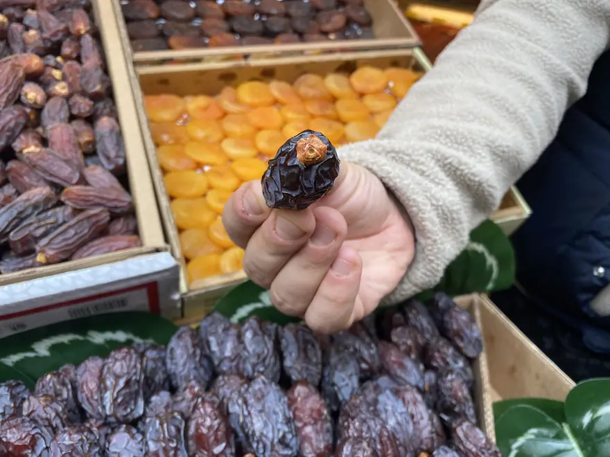 Hurma tezgahta, kilosu bin liraya kadar çıktı. Hurmanın iyisini anlamak  için altın değerinde ipucu | NTV Haber