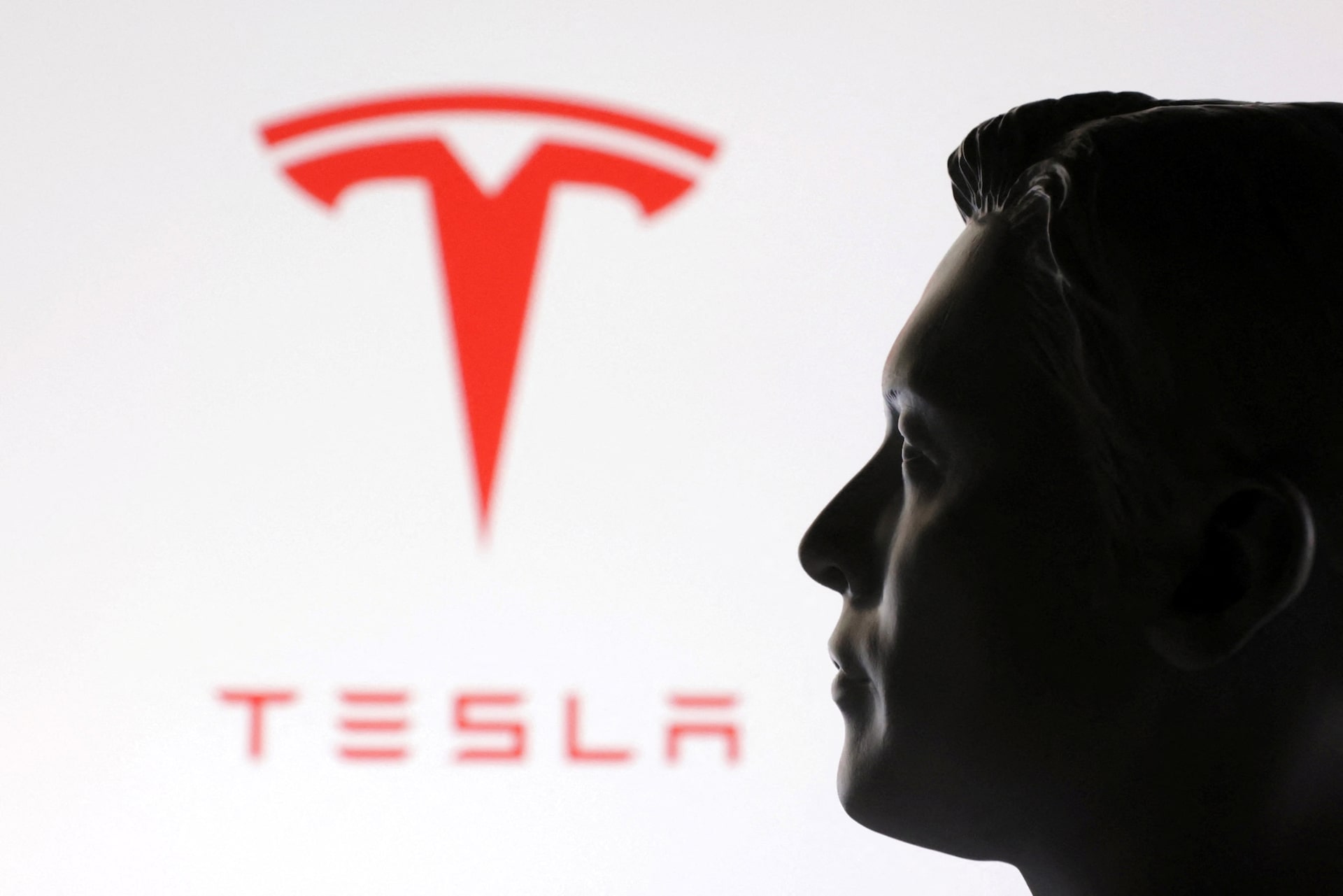 Uzun süredir erteleniyordu. Tesla Roadster 1 Ekim'de tanıtılacak