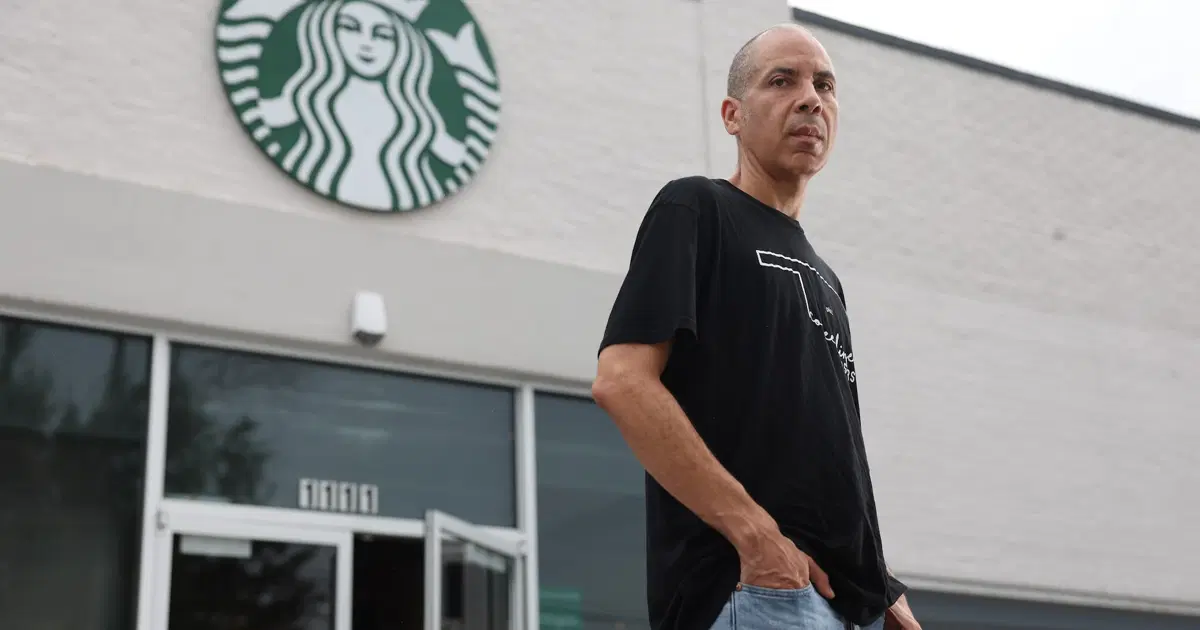 74 ülkede 20 bin Starbucks mağazası gezdi. geriye kaldı 9 bin mağaza. Amacı ne?