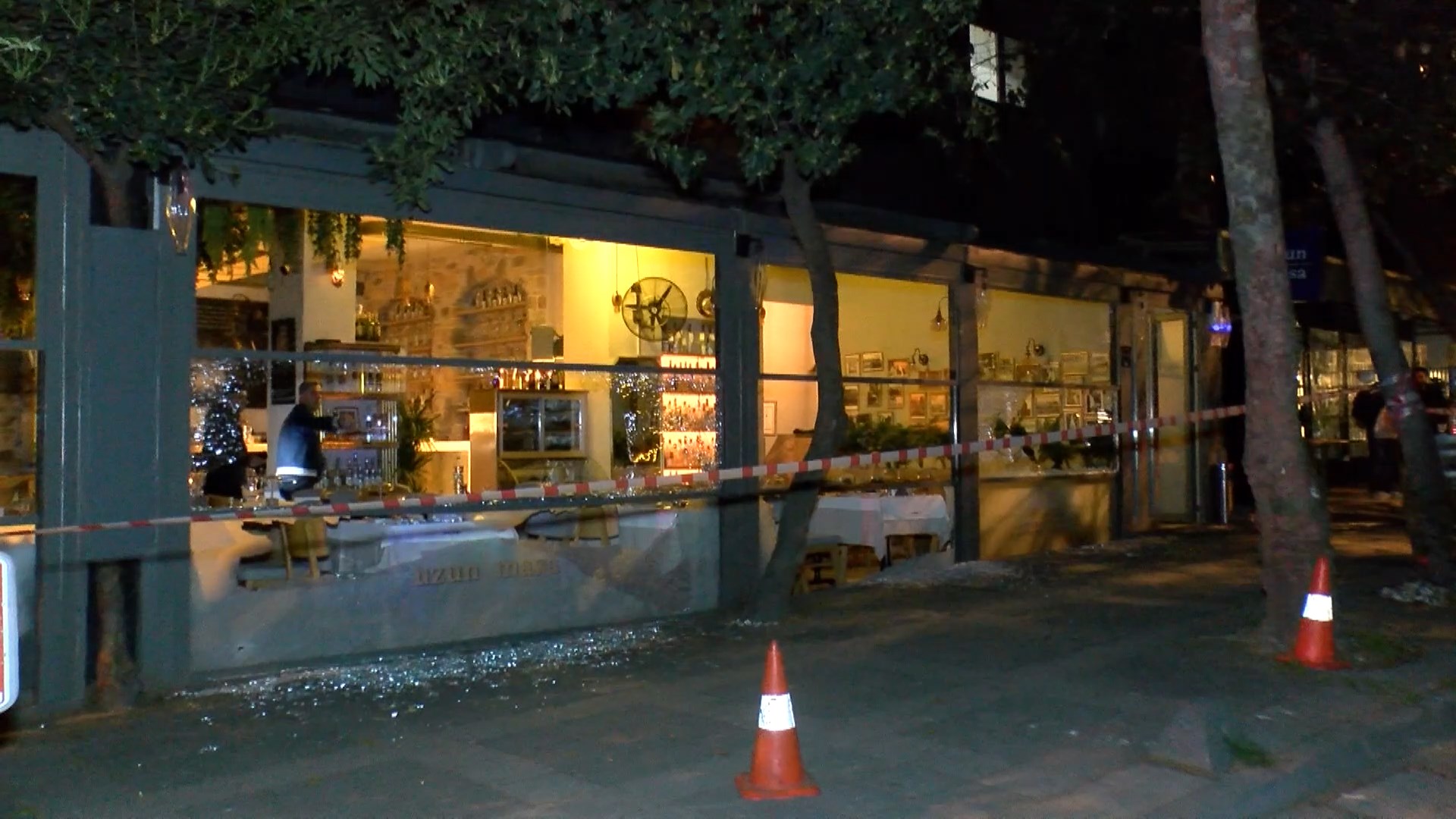 Restorana silahlı saldırı. Mekandaki polis şüpheliyi vurdu