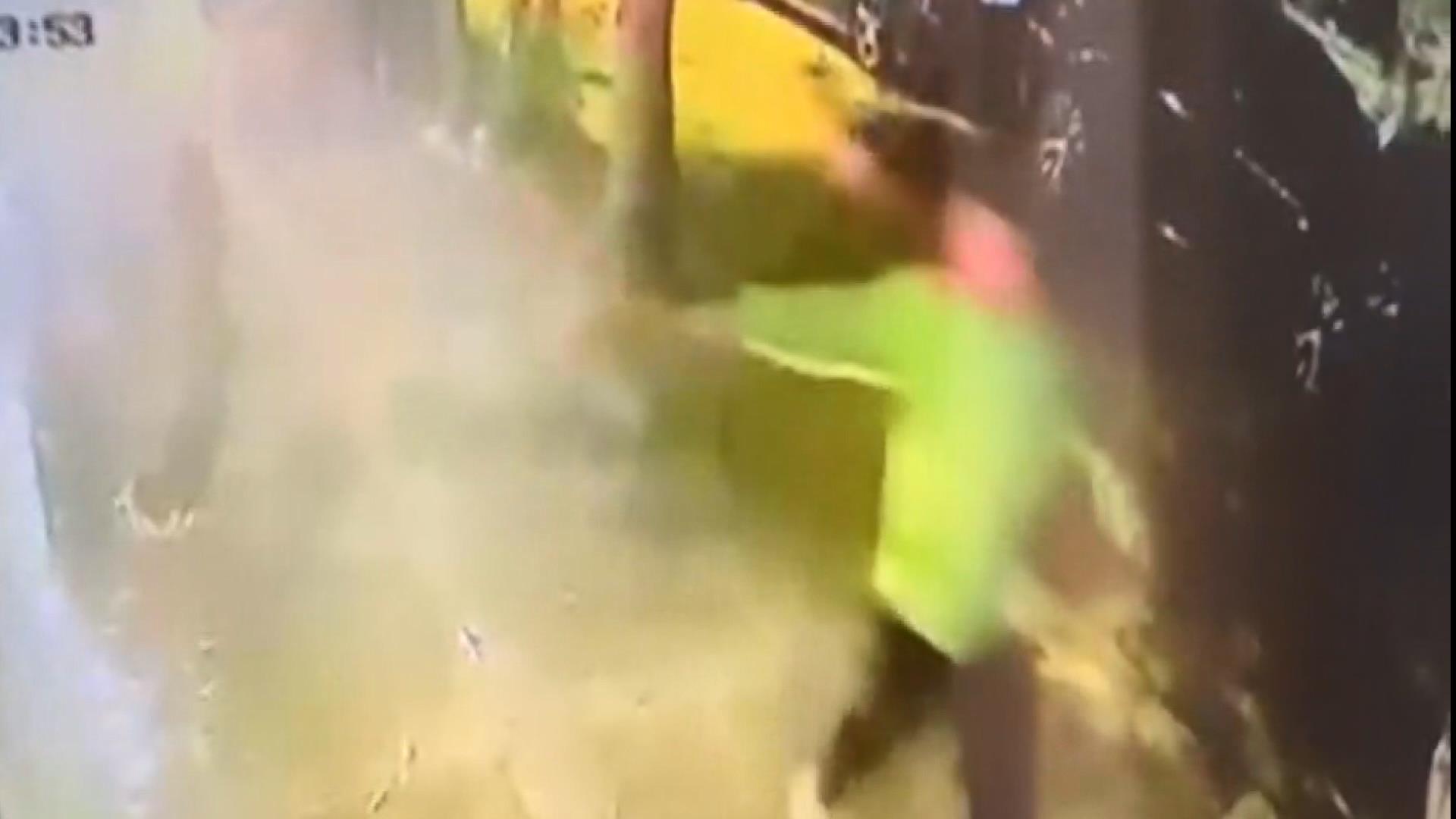 İstanbul'da kovulduğu mekanı kurşun yağmuruna tuttu. Polis bacağından vurarak yakaladı
