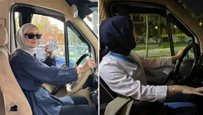 Sabah ebelik yapıyor akşam minibüs sürüyor. Şoför Sude'yi görenler dönüp bir daha bakıyor
