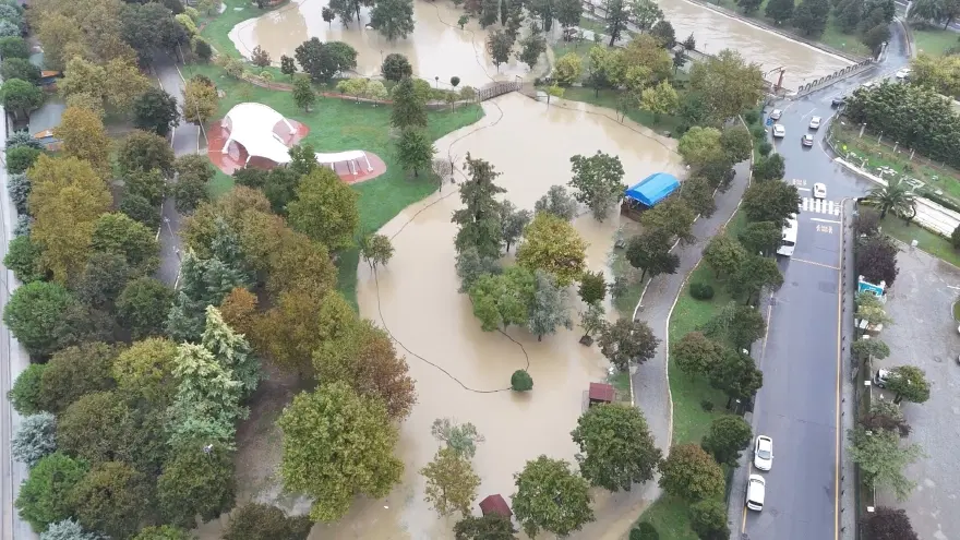 DERE TAŞTI, KAĞITHANE SU İÇİNDE KALDI