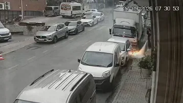 Yanan kabloların yanından aracını çekerken patlama oldu