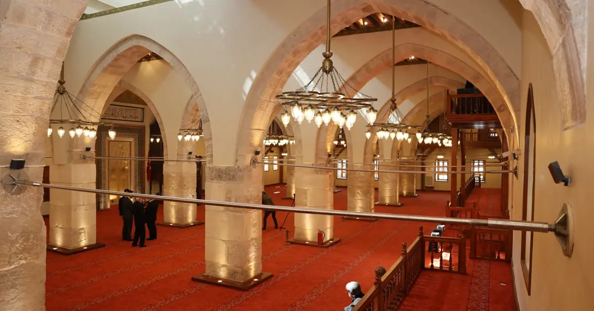 Depremde ağır hasar görmüştü. Kahramanmaraş'ın tarihi camisi yeniden ibadete açıldı