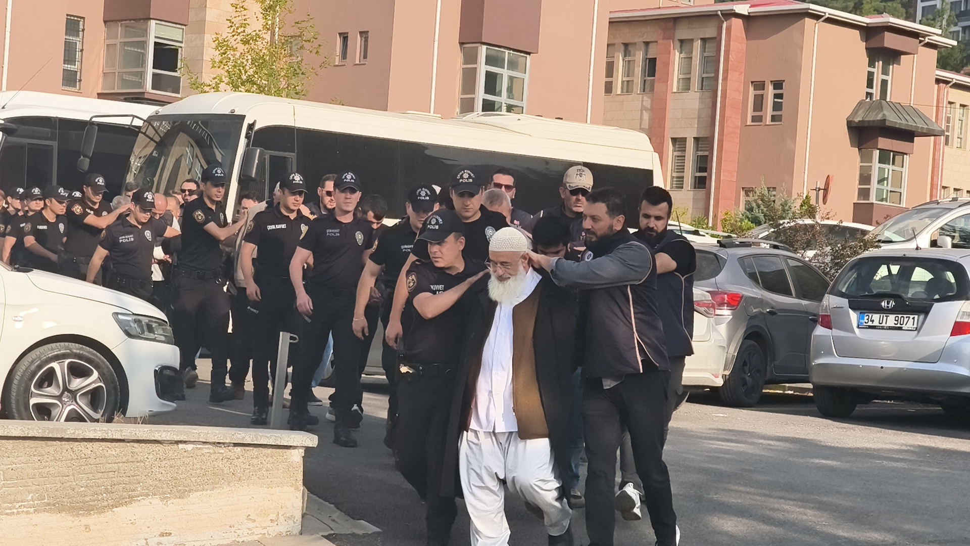 8 ilde DAEŞ operasyonu: 22 şüpheli tutuklandı
