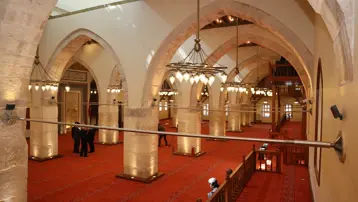 Depremde ağır hasar görmüştü. Kahramanmaraş'ın tarihi camisi yeniden ibadete açıldı