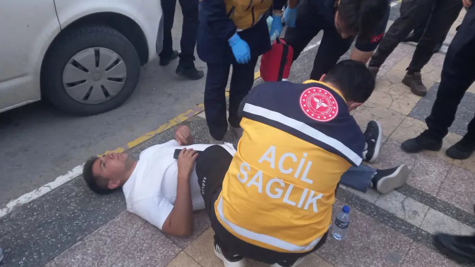 'Neden yan baktın?' tartışmasında bıçakla yaralandı