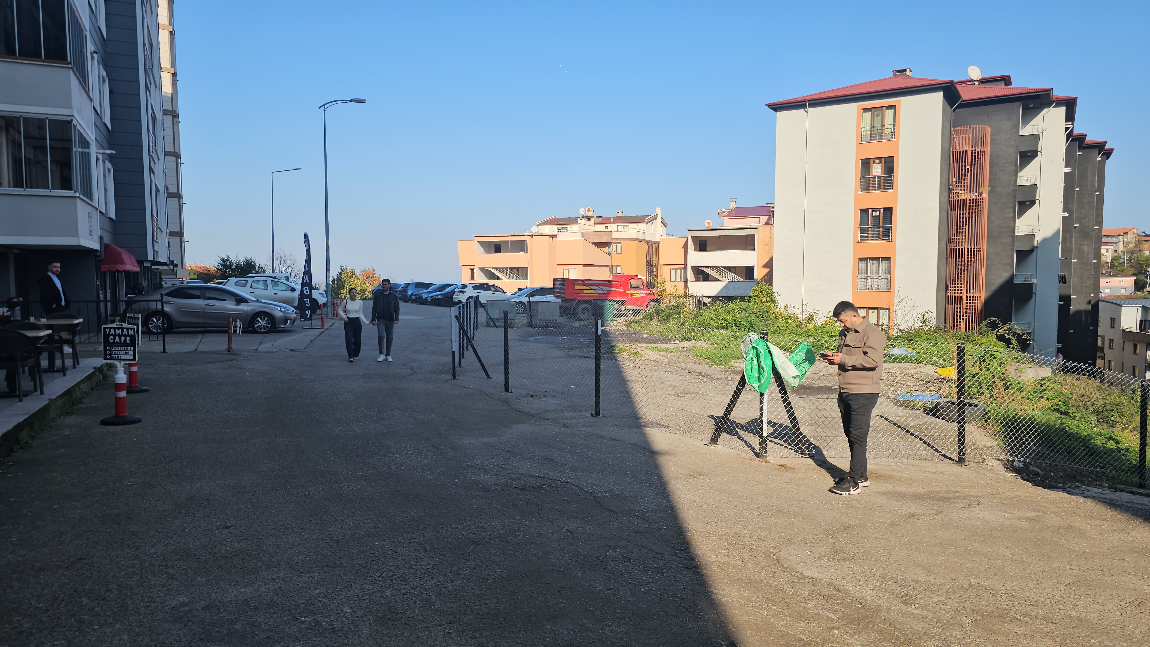 Belediye ödeme yapmadı, arsa sahibi yolu kapadı