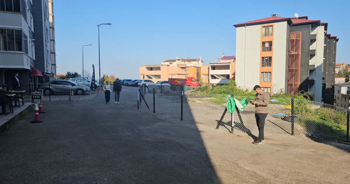 Belediye ödeme yapmadı, arsa sahibi yolu kapadı