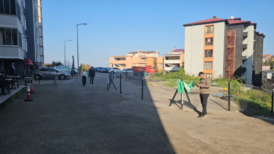 Belediye ödeme yapmadı, arsa sahibi yolu kapadı 2