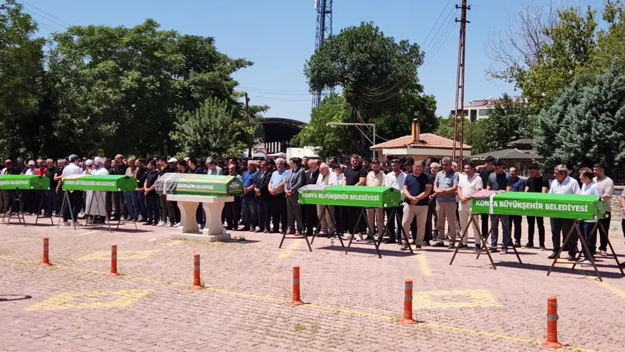 Antalya'daki katliam gibi kazada yaşamını yitiren beş kişiye gözyaşlarıyla veda 