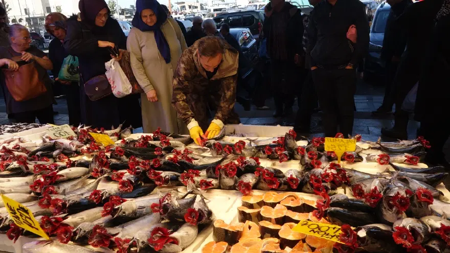 Bu sene balığa doyacağız. Tezgahlar palamut dolu, hamsi de bol olacak 2