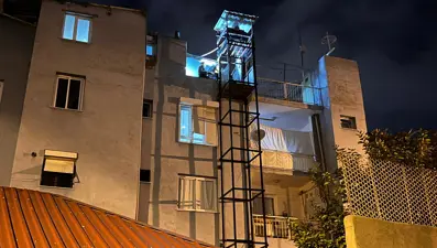 Kardeşi için yaptırdığı engelli asansöründen düşerek öldü