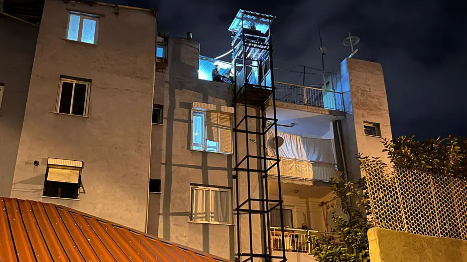 Kardeşi için yaptırdığı engelli asansöründen düşerek öldü - gundem kategorisinde Arda Narman tarafından yazılan haber görseli