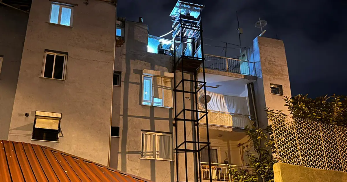 Kardeşi için yaptırdığı engelli asansöründen düşerek öldü