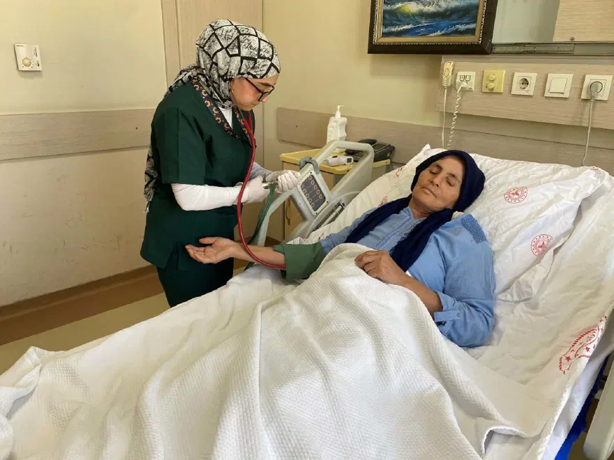 Manisa'da bir ilk. Karın boşluğunda aylarca kafatası kemiği taşıdı, sağlığına kavuştu 1