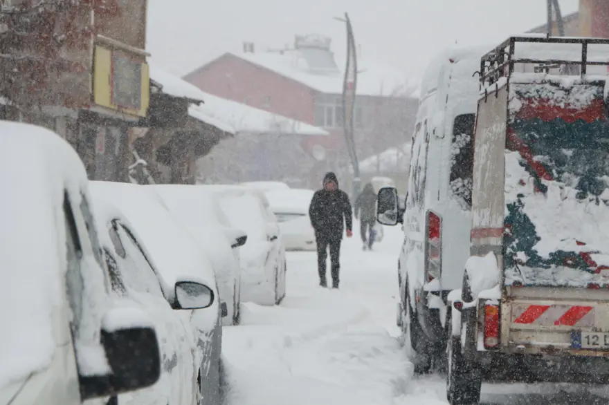 Kuvvetli kar alarmı. İstanbul -1'i görecek 7 Kuvvetli kar alarmı. İstanbul -1'i görecek 7