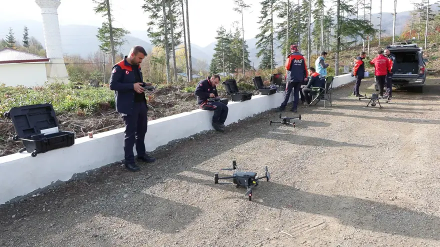 Kayıp kadın ve oğlu: Annesinin evi arandı  2