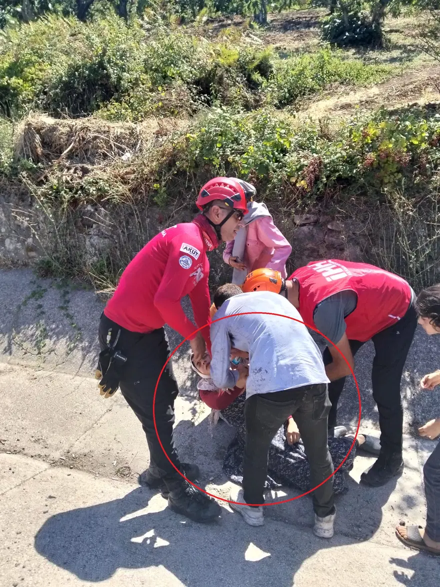 Kaybolan oğlunun bulunduğunu öğrenen anne sevinçten bayıldı 2