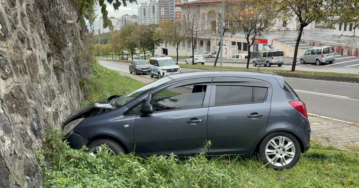 Antrenmana giderken arabasıyla istinat duvarına çarpan futbolcu yaralandı