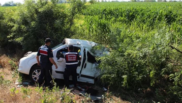 Düğünden dönen aileyi ölüm ayırdı