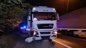 İlk kazayı yaralı atlatmıştı. Hasara bakarken TIR çarptı, hayatını kaybetti