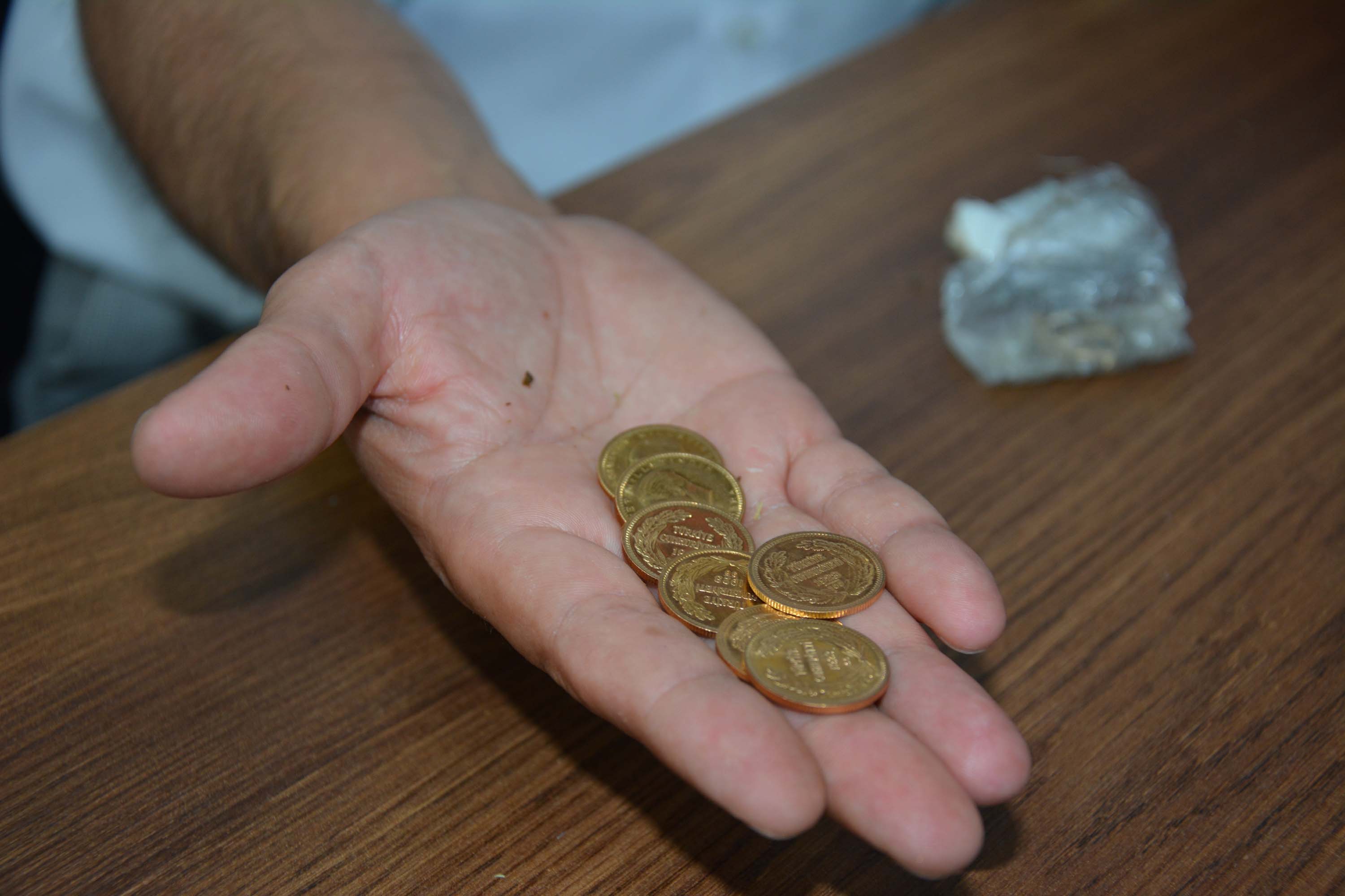 Kıbrıs gazisi bulduğu altınları zabıtaya teslim etti