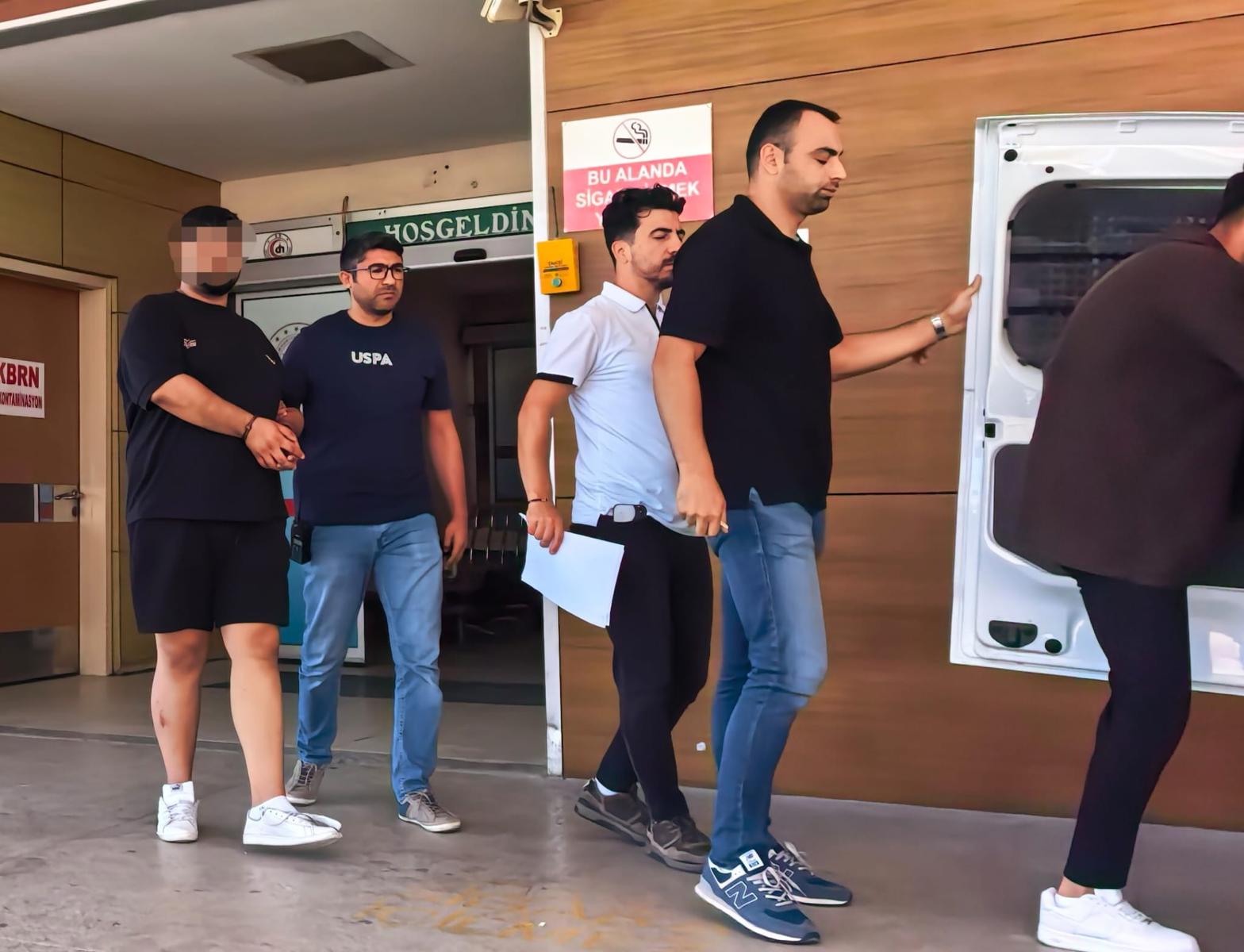 Kimlik bilgilerini ele geçirdikleri kişinin adına hesap açıp, dolandırıcılık yaptılar