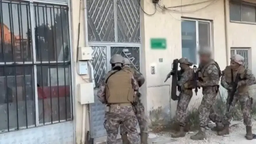 Bursa'da Daltonlar'a şafak baskını. 7 tutuklama 1 Bursa'da Daltonlar'a şafak baskını. 7 tutuklama 1
