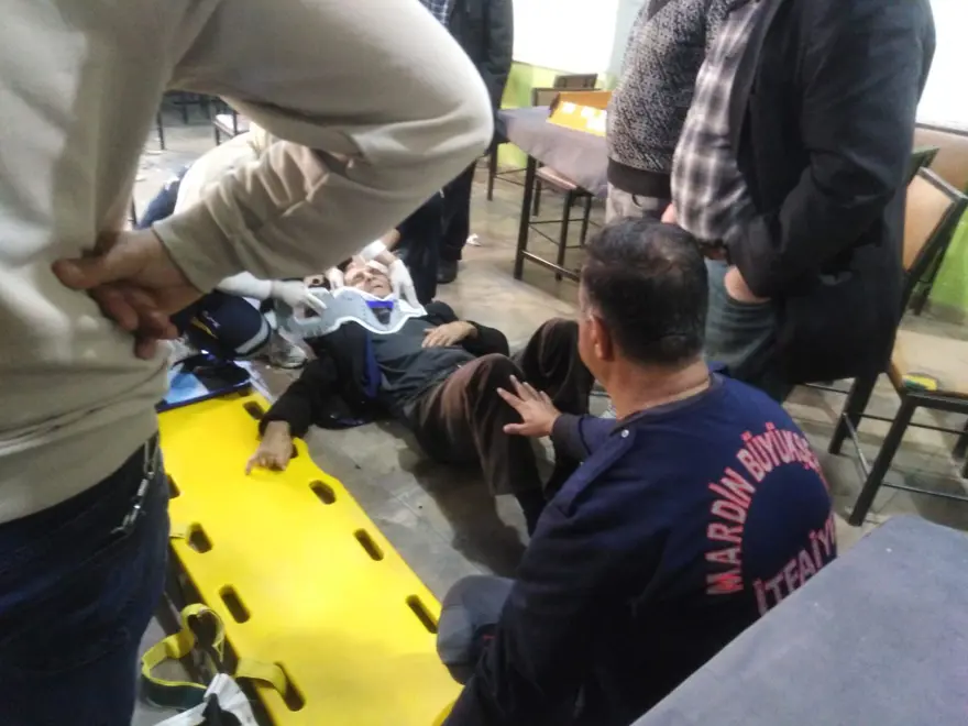 Kıraathanede müşterilerin üzerine tavan çöktü, 2 kişi yaralandı  3