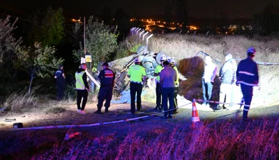 Direğe çarpan otomobil takla attı. 1 ölü, 2 yaralıKırıkkale'de aydınlatma direğine çarparak takla atan otomobil şarampole devrildi. Kazada 1 kişi yaşamını yitirdi, 2 kişi yaralandı.