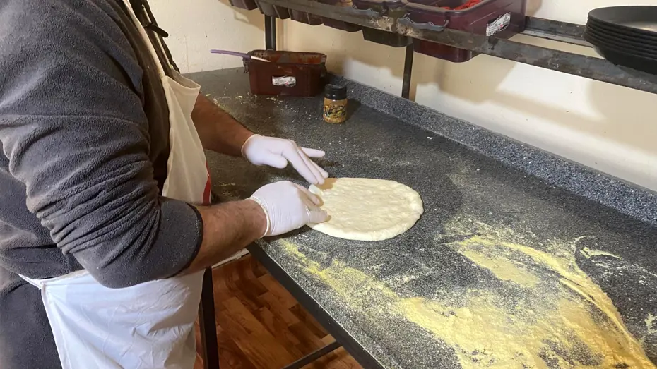 Klavyeyi bıraktı, merdaneyi ele aldı. Siparişlere yetişemiyor