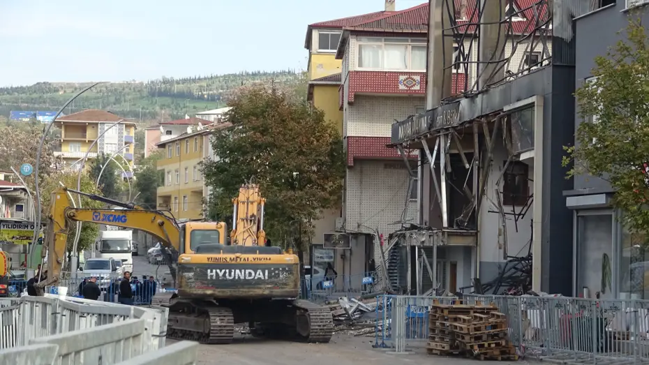 Kocaeli'de 7 kişi mezar olan fabrika yıkılıyor