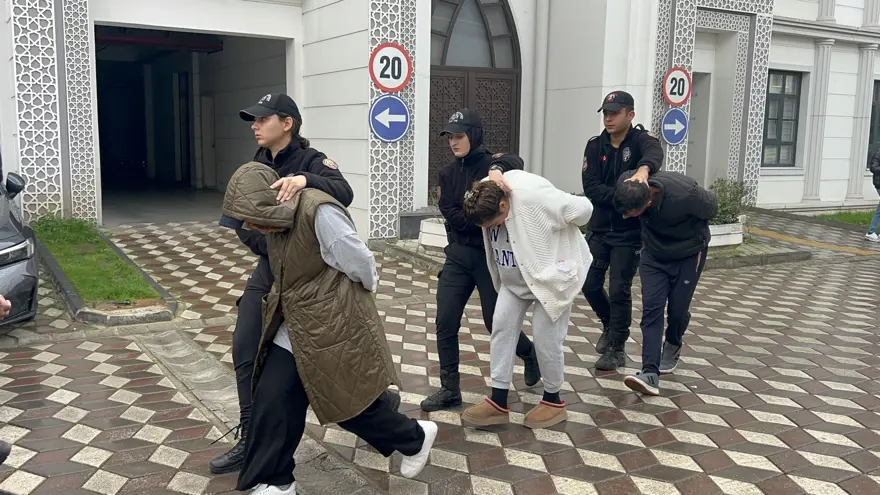 5 BELEDİYE PERSONELİ GÖREVDEN ALINDI 4