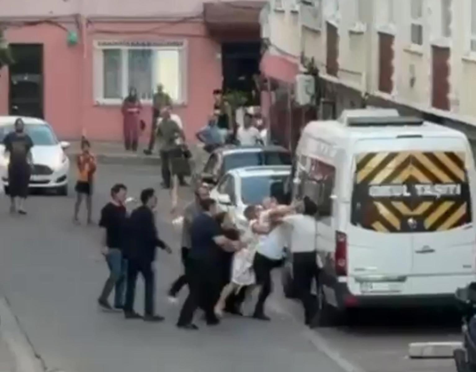 Keserli, yumruklu komşu kavgası