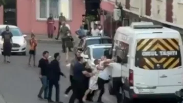 Keserli, yumruklu komşu kavgası
