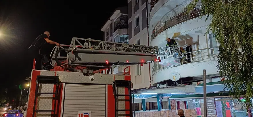 ÇÖP YIĞINLARININ ARASINDA BULUNDU 1