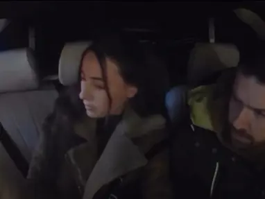 Köpeklerin kovaladığı genci böyle kurtardı