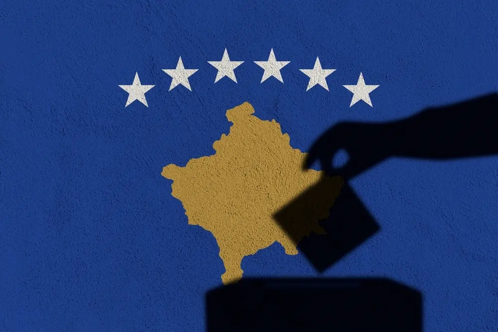 Kosova'da seçmenler, erken genel seçim için sandık başına gi