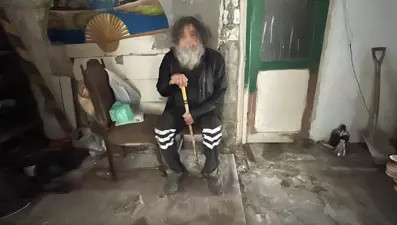 "Kötü koku" belediyeyi harekete geçirdi. Bir yıldır evden çıkmamış