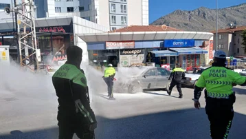 KPSS için park etti, sınav sırasında otomobili yandı