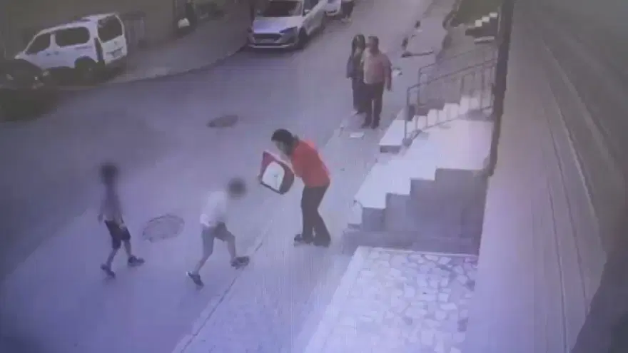 Silahlı kavgada sokakta oyun oynayan çocuk vuruldu 2