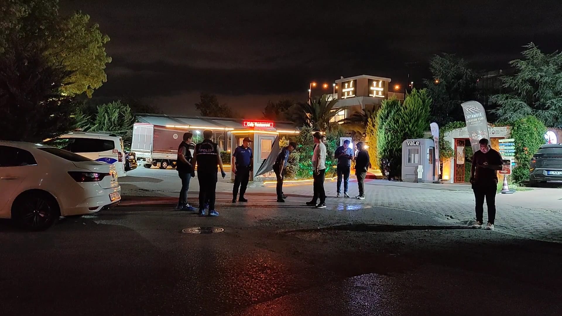 İstanbul'da kafede silahlı saldırı. İki kişiyi vurdu