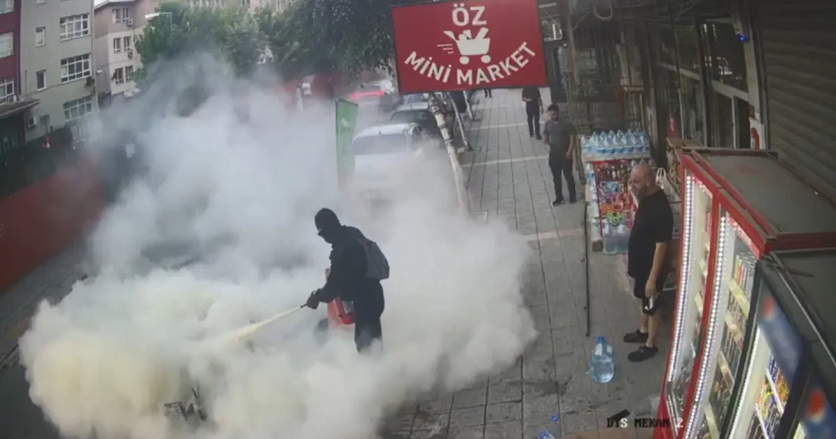Sürücünün panik anları: Motosikleti bir anda alev aldı